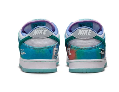 Nike SB Dunk Low x Futura Laboratories | HF6061-400